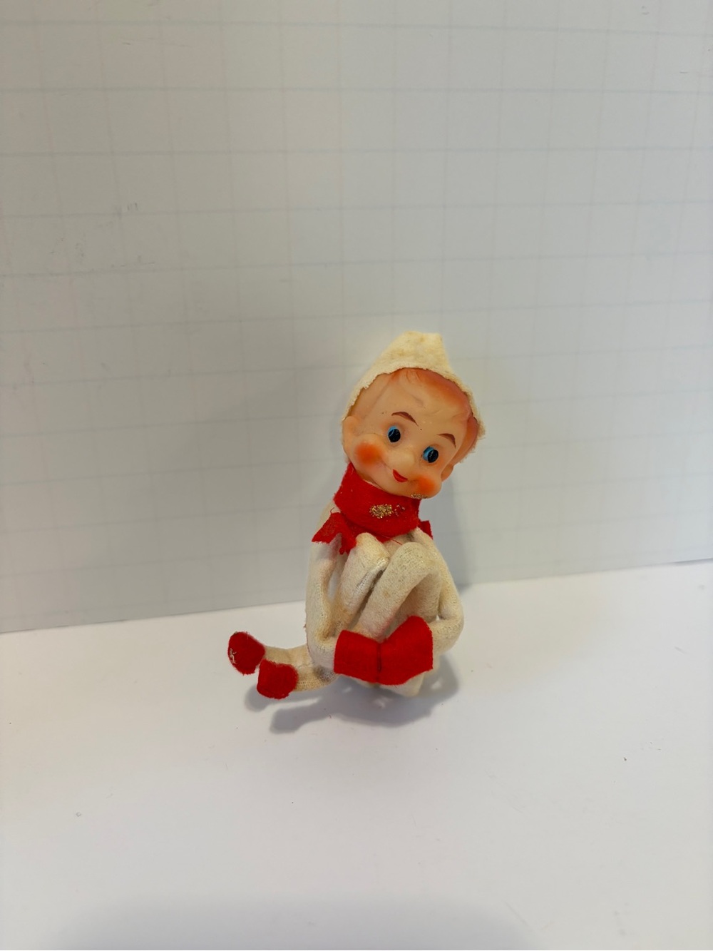 VTG 1950s/1960s Knee Hugger Pixie Elf Ornament White Body Felt 4.5 Inches Japan